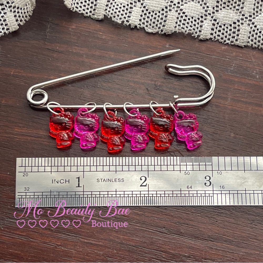 Hello Kitty Safety Pin Brooch - Picture 3 of 5